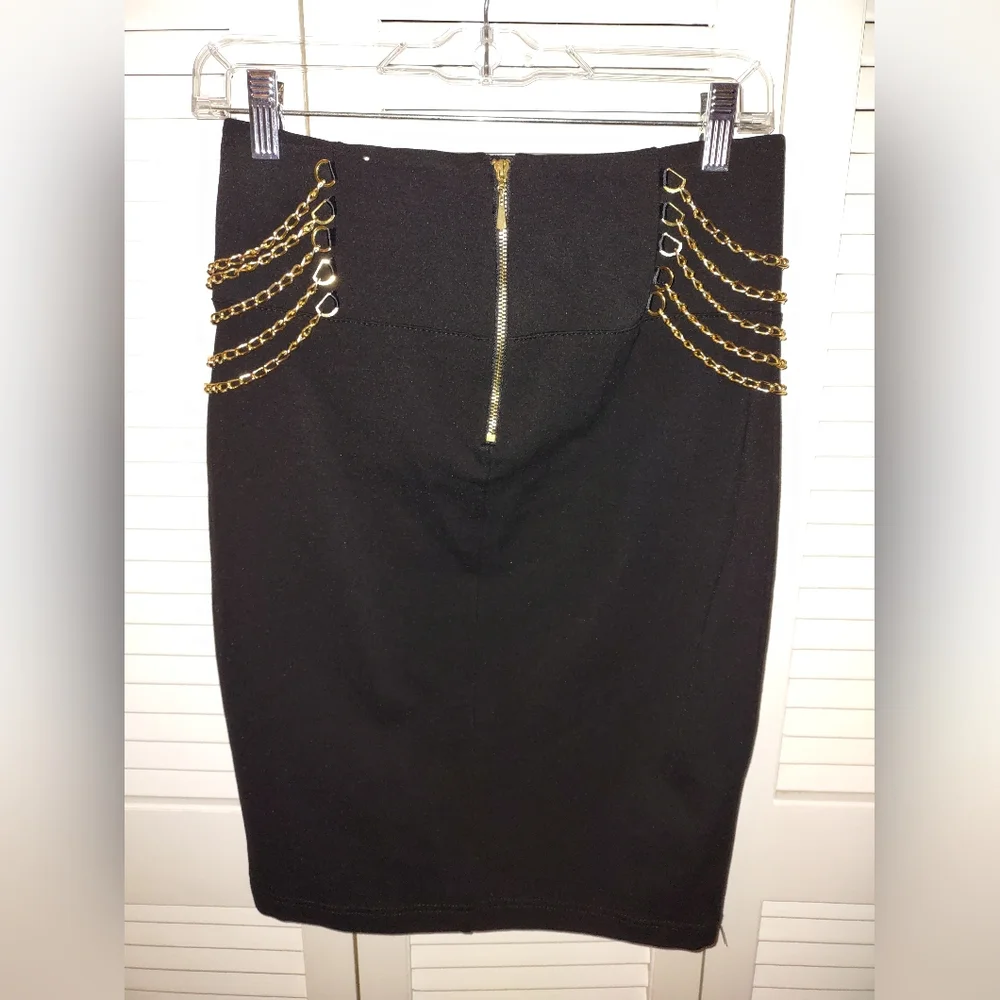 Sapphire Red - Black Pencil Skirt size M, Gold Chain Detailing - Picture 3 of 9